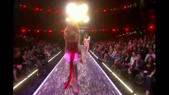 'The Victoria\'s Secret Fashion Show Segment 2 : Coquettish Fetish'